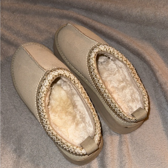 Tazmin Platform Snug Boots Nude - Picture 1 of 3